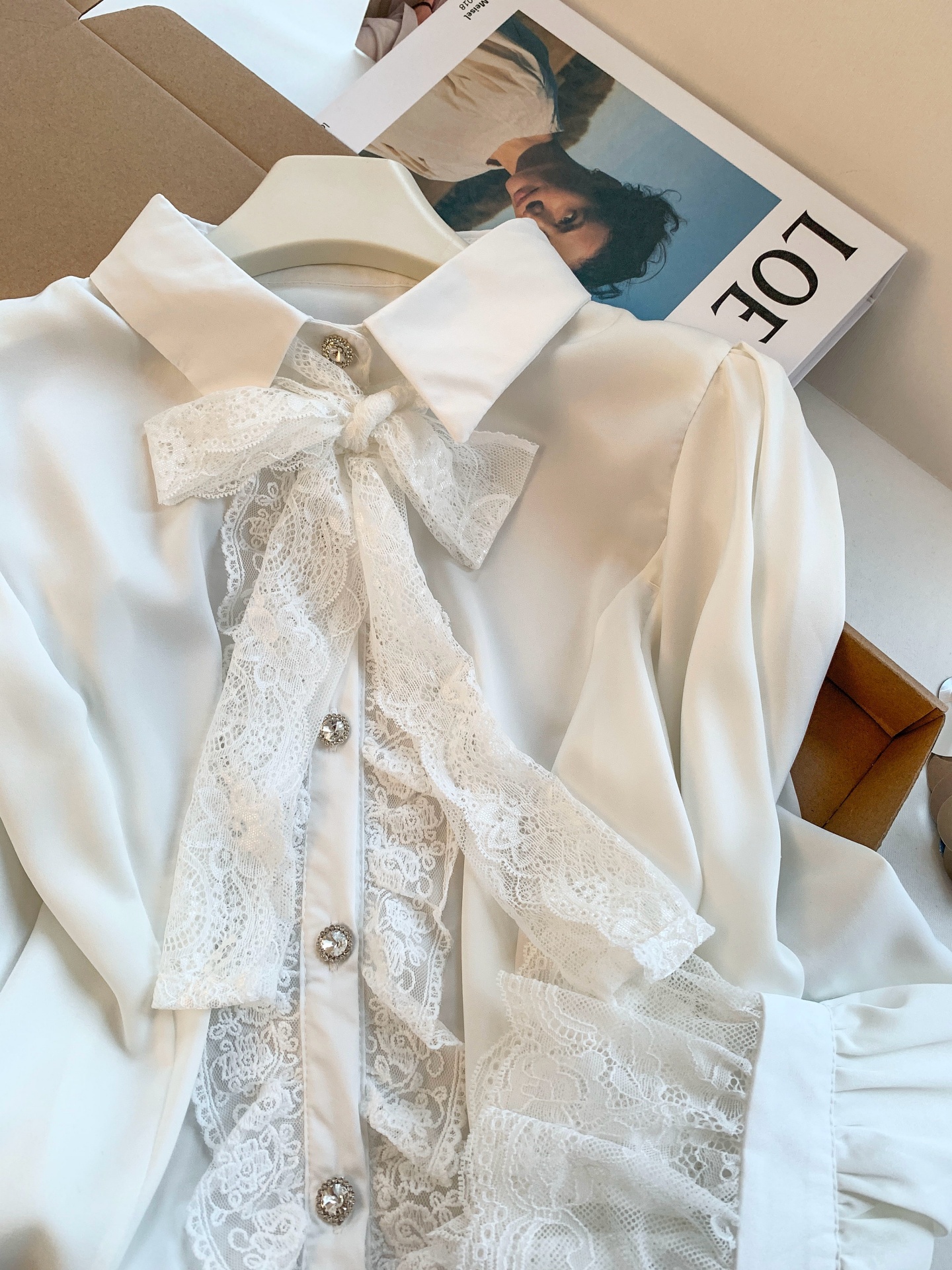 Elegant Bow Collar Flare Sleeve Lace Panel Shirt for Women - Image 3